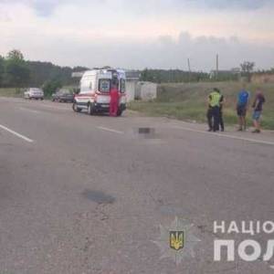 На трассе под Одессой под колеса автомобиля попала 10-летняя девочка