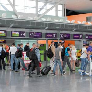 В аэропортах Киева и Львова пассажирам будут делать ПЦР-тесты