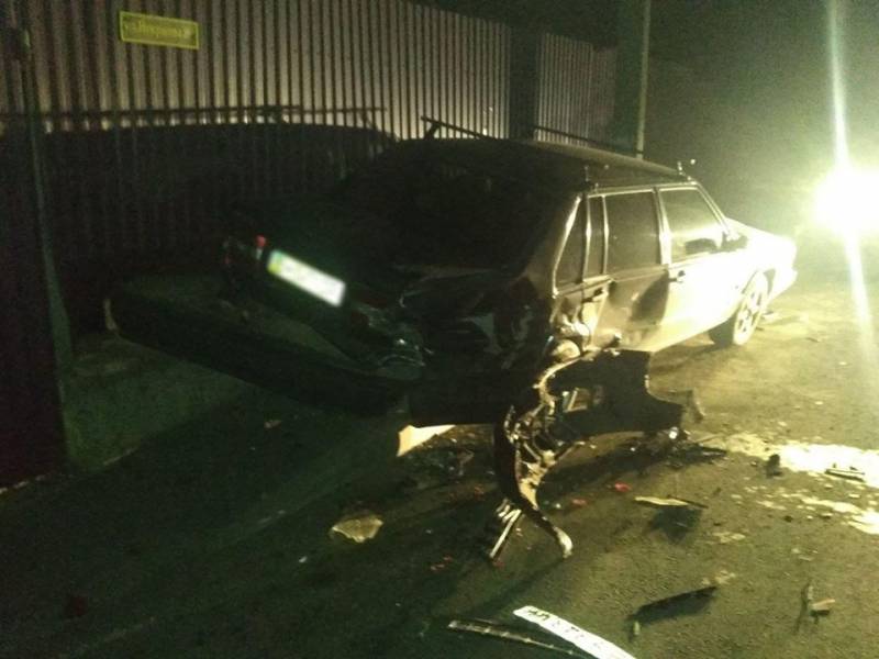 В Измаиле ночью пьяный водитель Audi врезался в припаркованный Volvo - Город 24 (ФОТО) В Измаиле ночью пьяный водитель Audi врезался в припаркованный Volvo - Город 24 (ФОТО)
