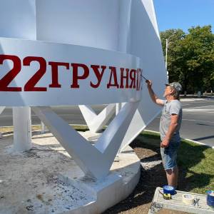 В Измаиле продолжается реставрация стелы на площади Мира - Город 24 (ФОТО)