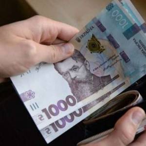 Зеленский предлагает повысить минимальную зарплату в Украине до 5 тысяч гривен