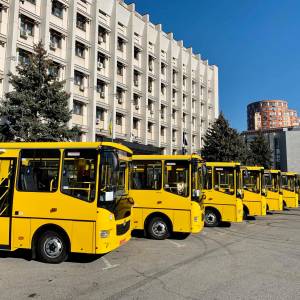 Одесская область получила 12 новых школьных автобусов