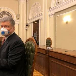 Петра Порошенко госпитализировали с СOVID-19 и воспалением легких