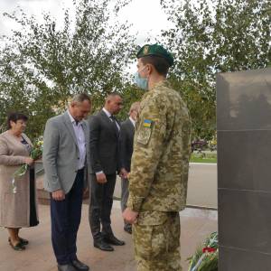 В Измаиле в День защитника Украины состоялось торжественное возложение цветов к памятнику Воину-освободителю (фото)