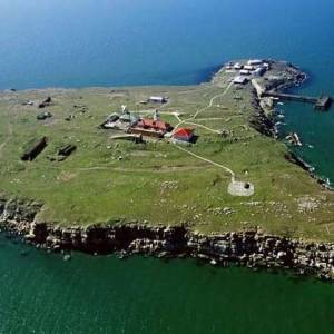 Станция Глобальной морской системы связи появится на острове Змеином