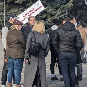 Карантин – смерть экономики: одесские рестораторы вышли на акцию протеста