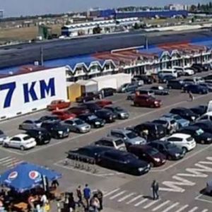 Торговцы промрынка "Седьмой километр" грозят перекрыть дорогу