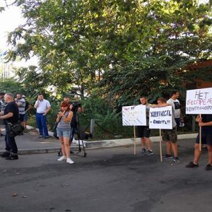 Митинг под одесским СИЗО: активисты требуют уволить руководство