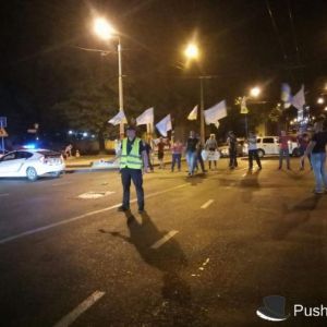 Ночью на Таможенной площади Одессы протестовали против проституток, которых там уже нет