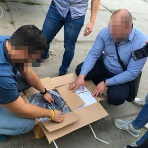 Правоохранители разоблачили группу одесских таможенников, которые занимались контрабандой и махинациями с растаможкой в порту
