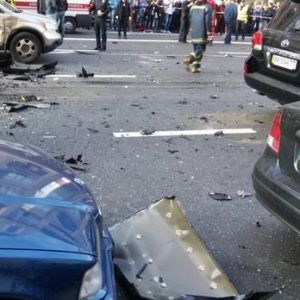 Взрыв авто в центре Киева: погиб чеченец - враг Рамзана Кадырова, пассажирка - лицо Dior, в реанимации (ФОТО)