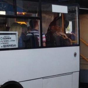 В Киеве нашли маршрутку с дверью из квартиры