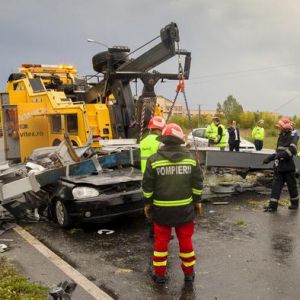 На Румынию обрушился мощный ураган: стихия унесла жизнь восьми человек (ВИДЕО)