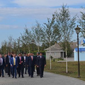 Гостям города показали благоустроенную набережную в районе Дирамы