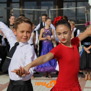 Измаильчан и гостей города обучали бальным танцам