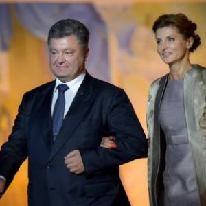 Первая леди Украины поздравила мужа экстренным выпуском новостей