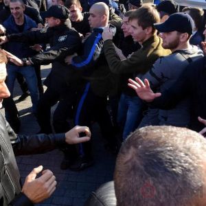 Сторонники и противники Саакашвили подрались в центре Одессы