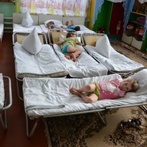 Шокирующие условия в детсаду Камышовки: прогнивший пол, падающие люстры и один унитаз на всех