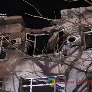 Внаслідок нічної атаки по Одесі постраждали дві людини