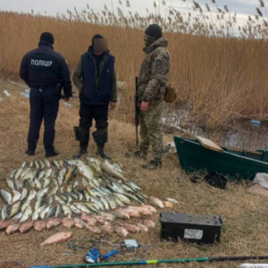 Наловили 40 кг риби: на озері в Одеській області затримали браконьєрів