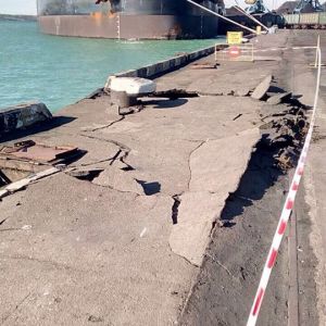 Грузовое судно незначительно повредило причал порта «Южный» в Одесской области