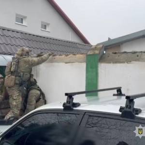 В Одесі зловмисники утримували у підвалі людей та змушували їх жебракувати