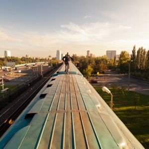 В Одесской области парень залез на крышу поезда и получил удар током