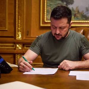 Зеленський підписав закон про демобілізацію строковиків