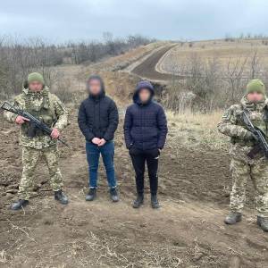 У Болградському районі на кордоні двоє чоловіків застрягли у протитранспортному рові