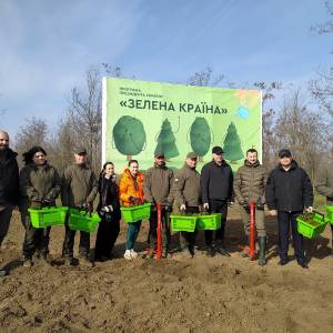 В Ізмаїлі висадили дві тисячі нових сіянців сосни та дуба