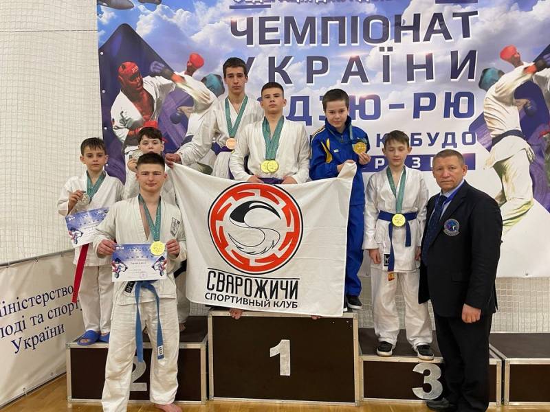 На чемпіонаті України з годзю-рю карате та кобудо ізмаїльці зібрали врожай нагород. На чемпіонаті України з годзю-рю карате та кобудо ізмаїльці зібрали врожай нагород.