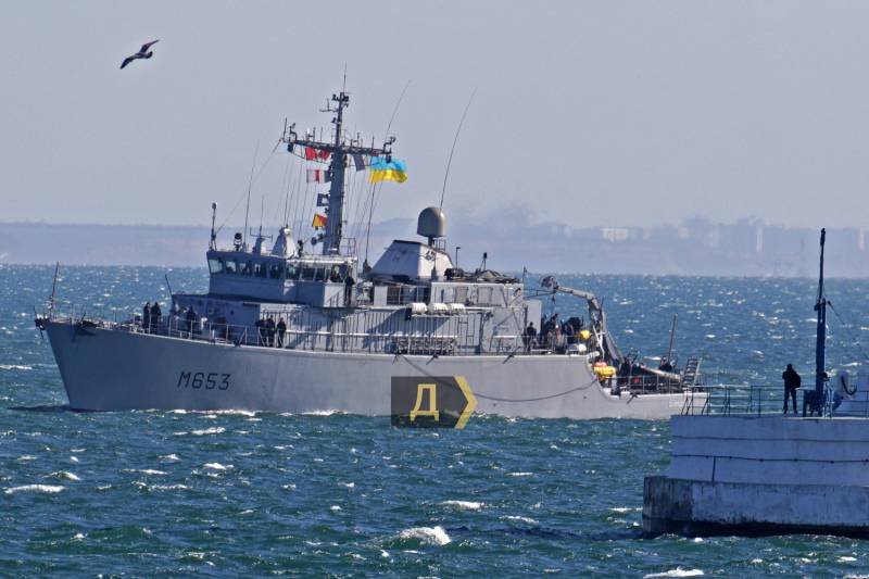 Через виявлену в Чорному морі міну в Болгарії евакуювали рибальське село Через виявлену в Чорному морі міну в Болгарії евакуювали рибальське село