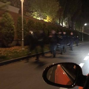 К резиденции Президента стянули технику и военных