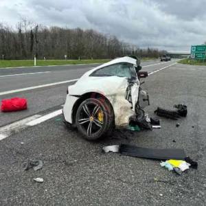 Ferrari розірвало навпіл: одеська модель загинула в страшній аварії в Італії