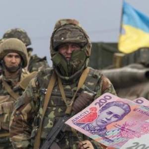 Військові на передовій отримуватимуть додаткові 70 тисяч грн