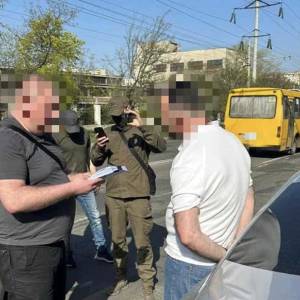 50 доларів за контейнер – затримано одеських митників-хабарників