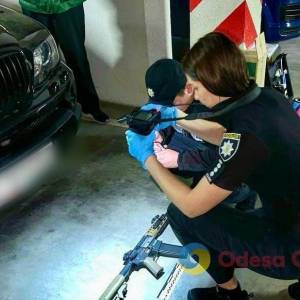Ображений водій BMW влаштував стрілянину в центрі Одеси. Влучив опоненту в шию