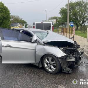 На трасі Одеса-Рені Hyundai зіткнувся з вантажівкою: водій легковика загинув