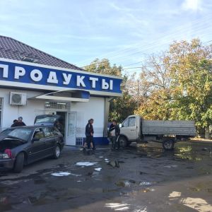 ДТП в Измаиле на ул. Репина: БМВ и «Газель» обрушились на магазин «Бриз»