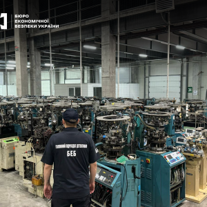 Підпільне виробництво взуття та одягу з обігом в 10 млн гривень: викрили нелегальний бізнес в Одеській та Миколаївській областях
