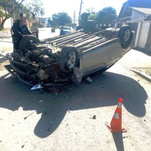 Влетів у дерево і перекинувся на дах: вчорашнього ранкової ДТП в Ізмаїлі