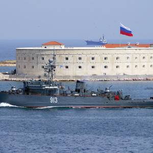 У Севастополі знищено ворожий морський тральщик