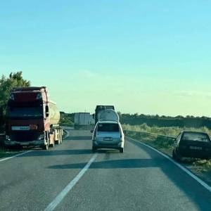 На кордоні з Молдовою «ухилянти» кидають автомобілі та фури