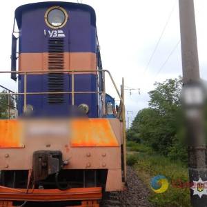 Хотіла перебігти залізничні колії: в Одесі потяг на смерть збив жінку