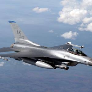 У Польщі підняли в повітря F-16 через ракетний обстріл України