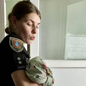 В Одеській області жінка народила й кинула дитину в пакет: що з немовлям