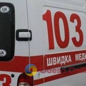 В Ізмаїлі зіткнулися Mercedes та Nissan – пасажирку однієї з автівок затисло у салоні
