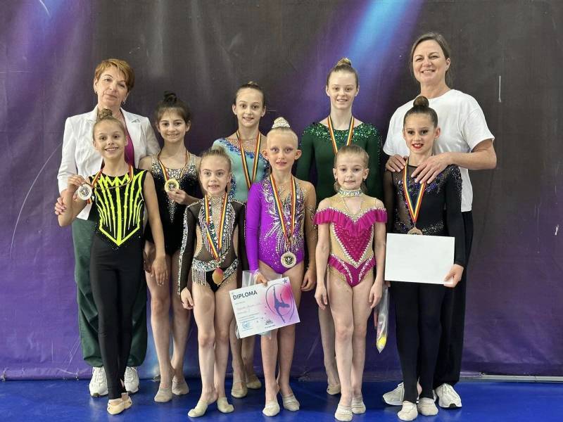 Команда Ізмаїла, вихованки відділення художньої гімнастики Ізмаїльської ДЮСШ повернулися з перемогами з Міжнародного турніру Команда Ізмаїла, вихованки відділення художньої гімнастики Ізмаїльської ДЮСШ повернулися з перемогами з Міжнародного турніру