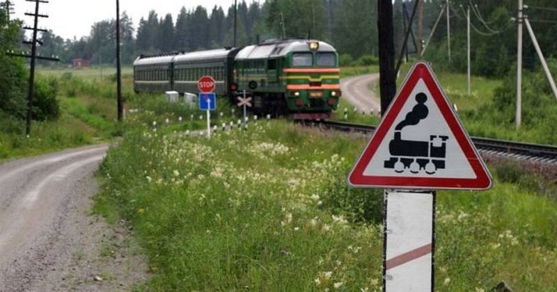 Увага: зміна руху на трасі через ремонт залізничного переїзду Увага: зміна руху на трасі через ремонт залізничного переїзду