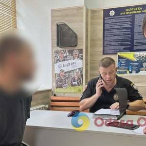 В Одесі біля Привозу "гучно"затримували чоловіка